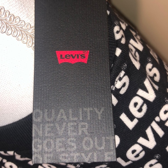 Levi's Crop Sweater Top - Picture 3 of 3